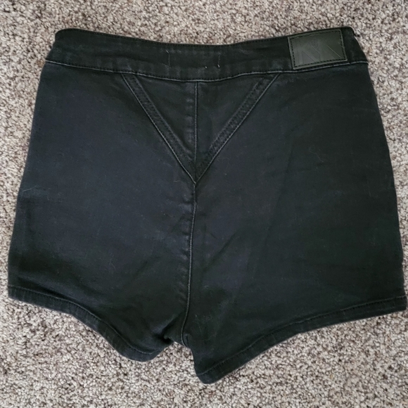 Black shorts - Picture 3 of 3